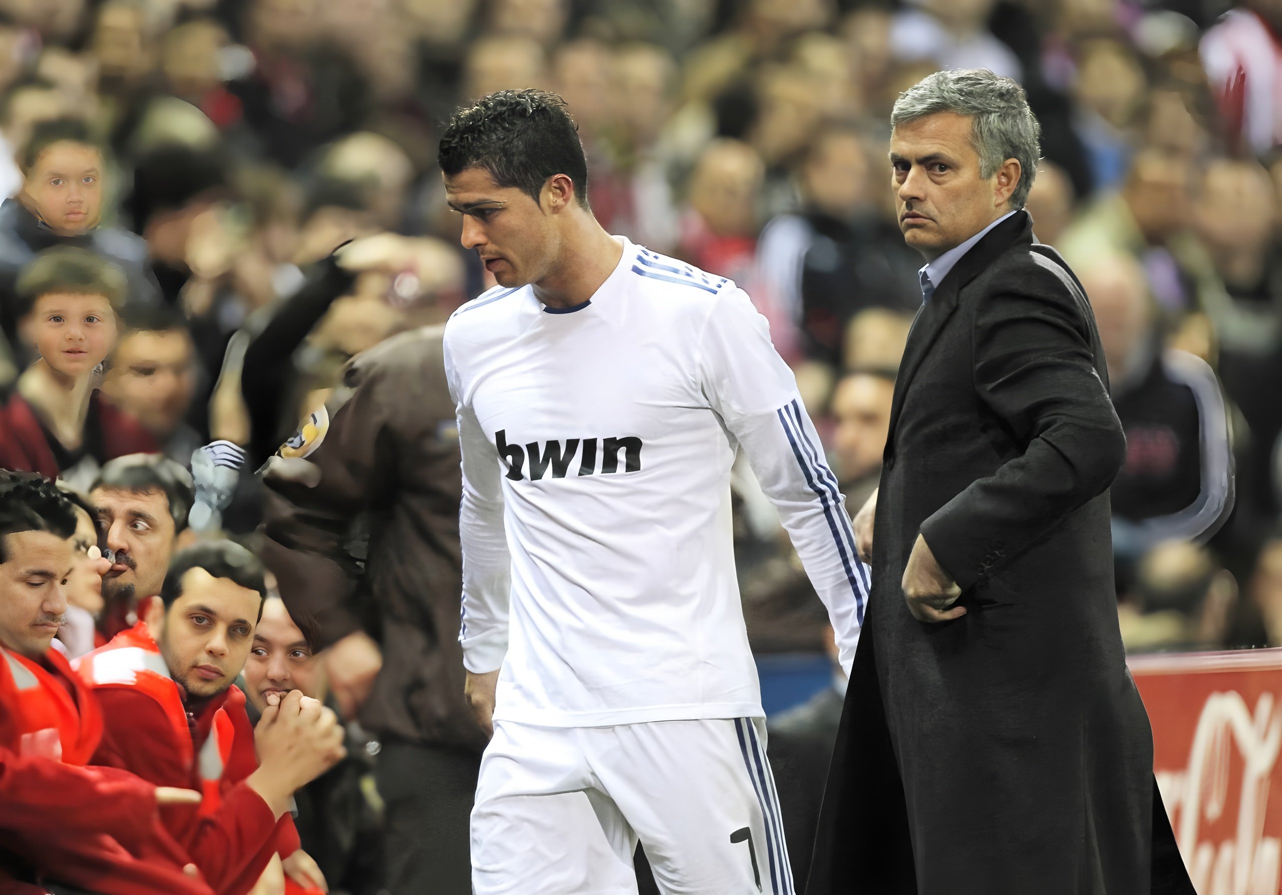 巴黎客场逆转皇马，尤文图斯遭遇三连败(曝尤文巴黎酝酿重磅交易 用c罗换购二弟+青训妖星)