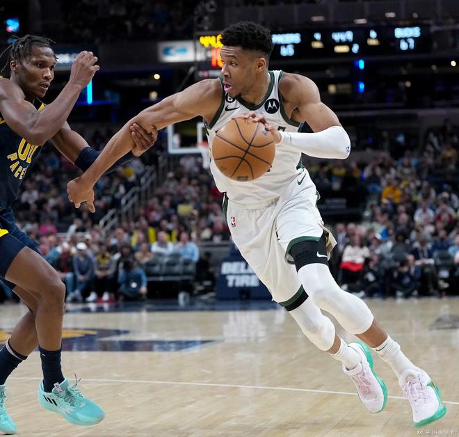 关于雄鹿主场战胜篮网，安戴托昆波完美表现取胜的信息